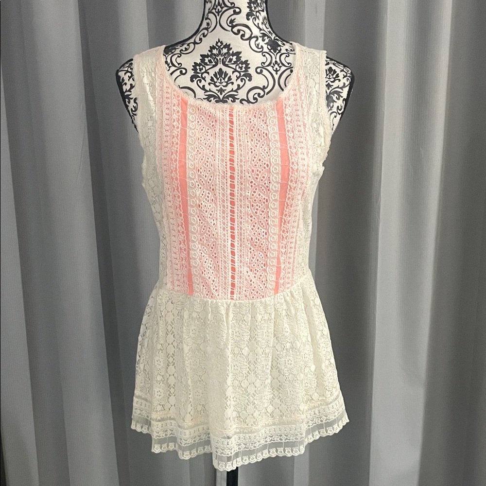 Elegant Lace Sleeveless Blouse - Cream and Pink